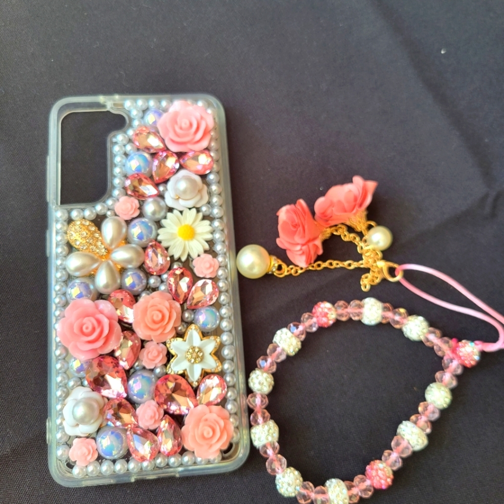 Samsung Galaxy S21 Bling Phone Case With Lanyard.